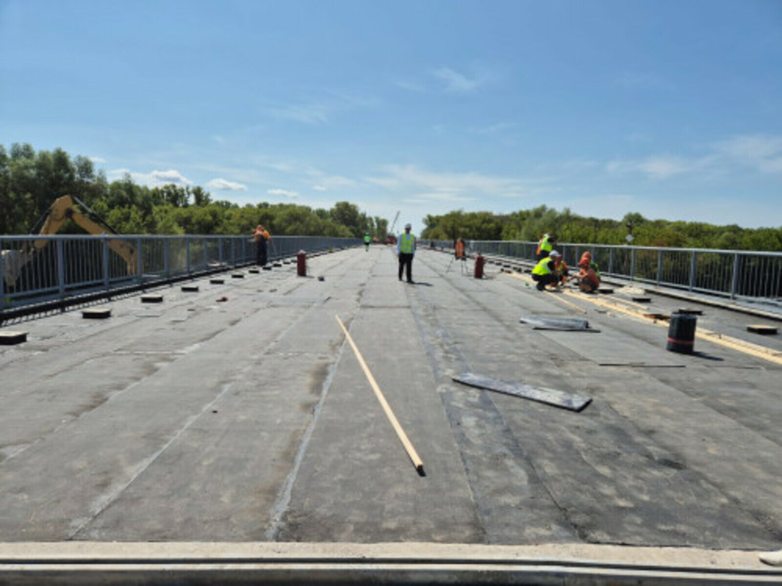 Ыҡ йылғаһы аша күпер һалына