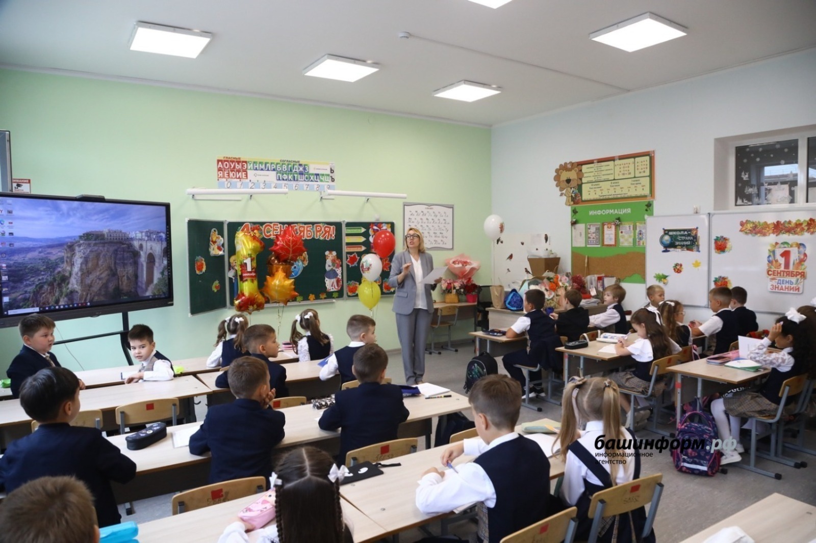 Школьные звонки заменят на патриотические песни