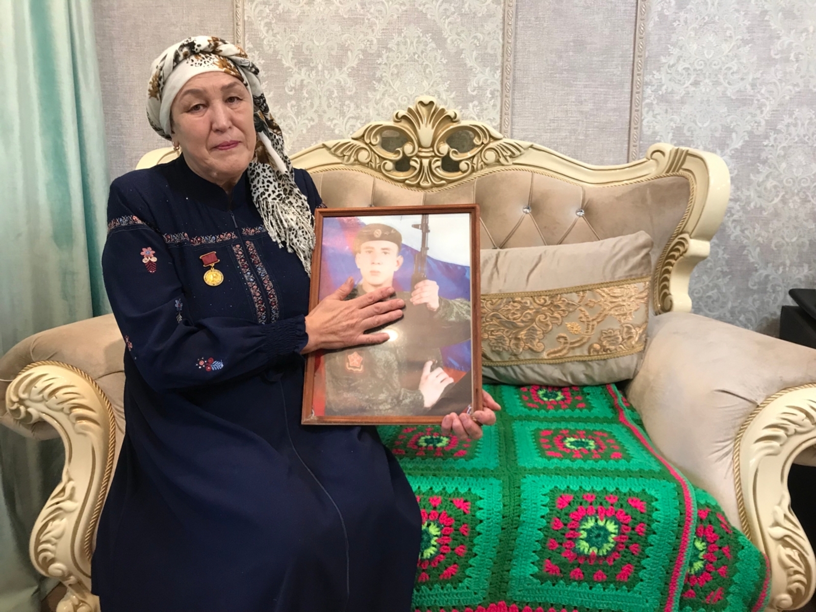 Әсә көтә улын ҡайтыр тиеп...