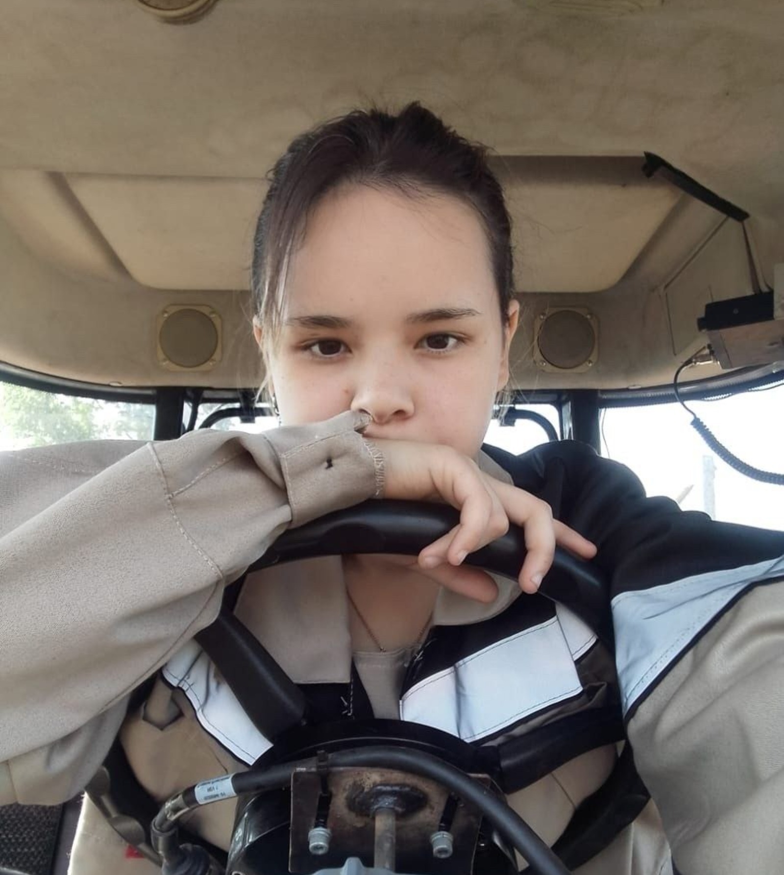 19-летняя трактористка
