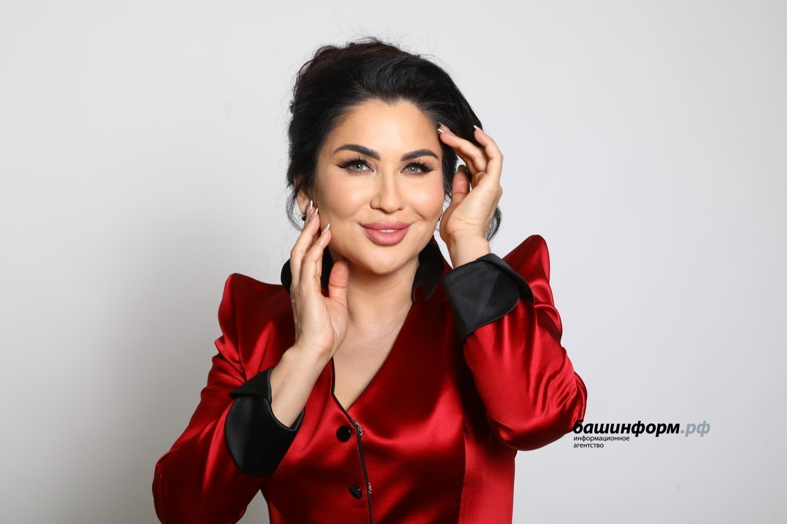 Йырсы Илсиә Бәҙретдинова шәхси тормошоноң һәм ижади уңыштарының серҙәрен асты