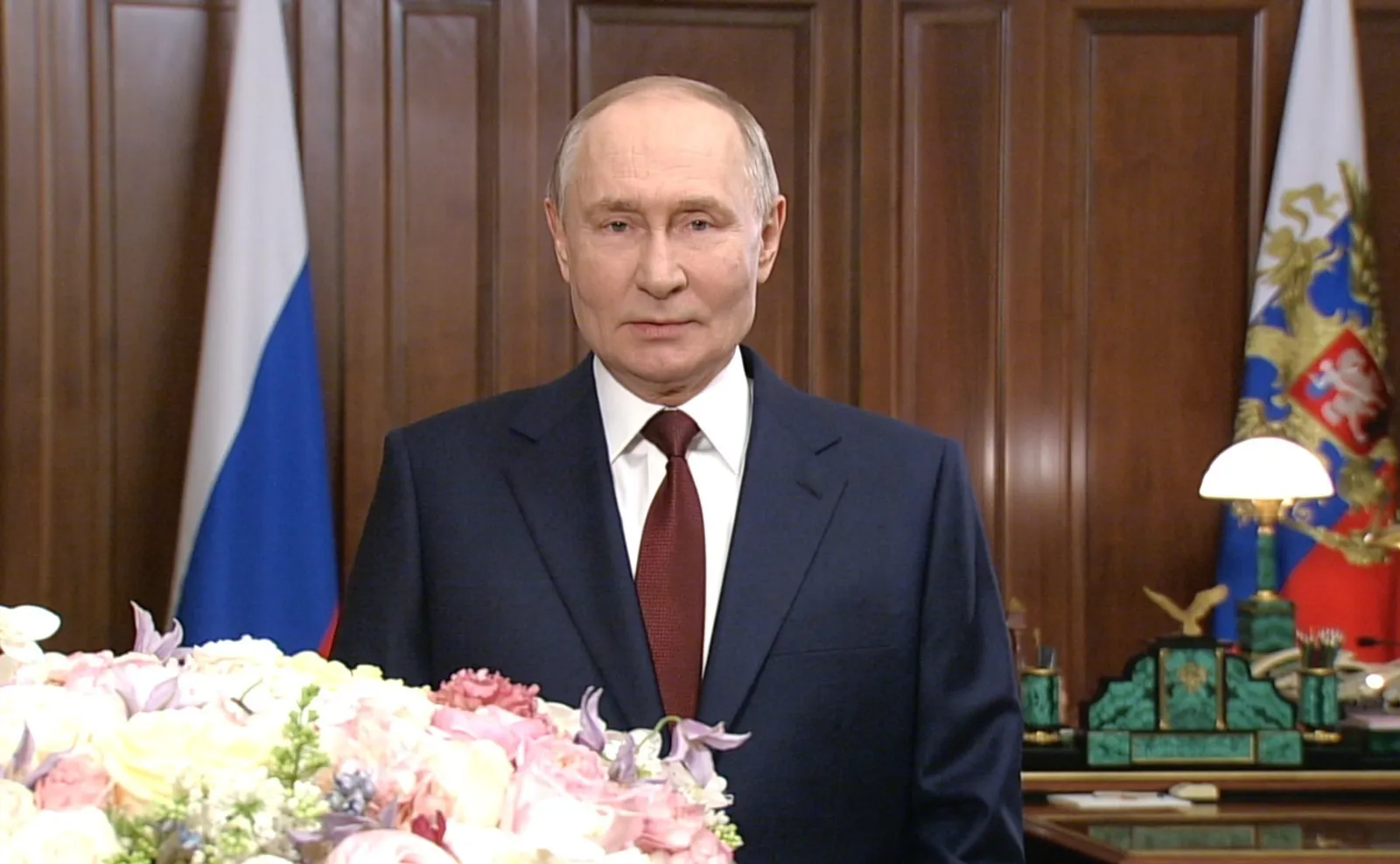 Владимир Путин поздравил жительниц России с Международным женским днём