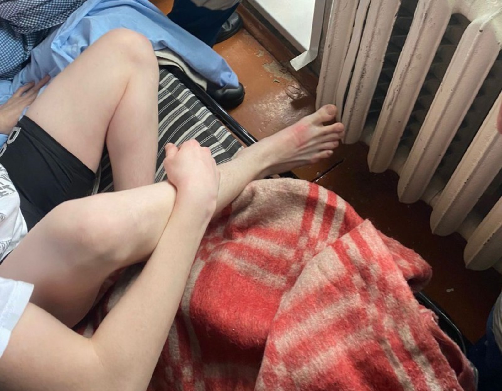 В Уфе 19-летний парень засунул ногу в батарею