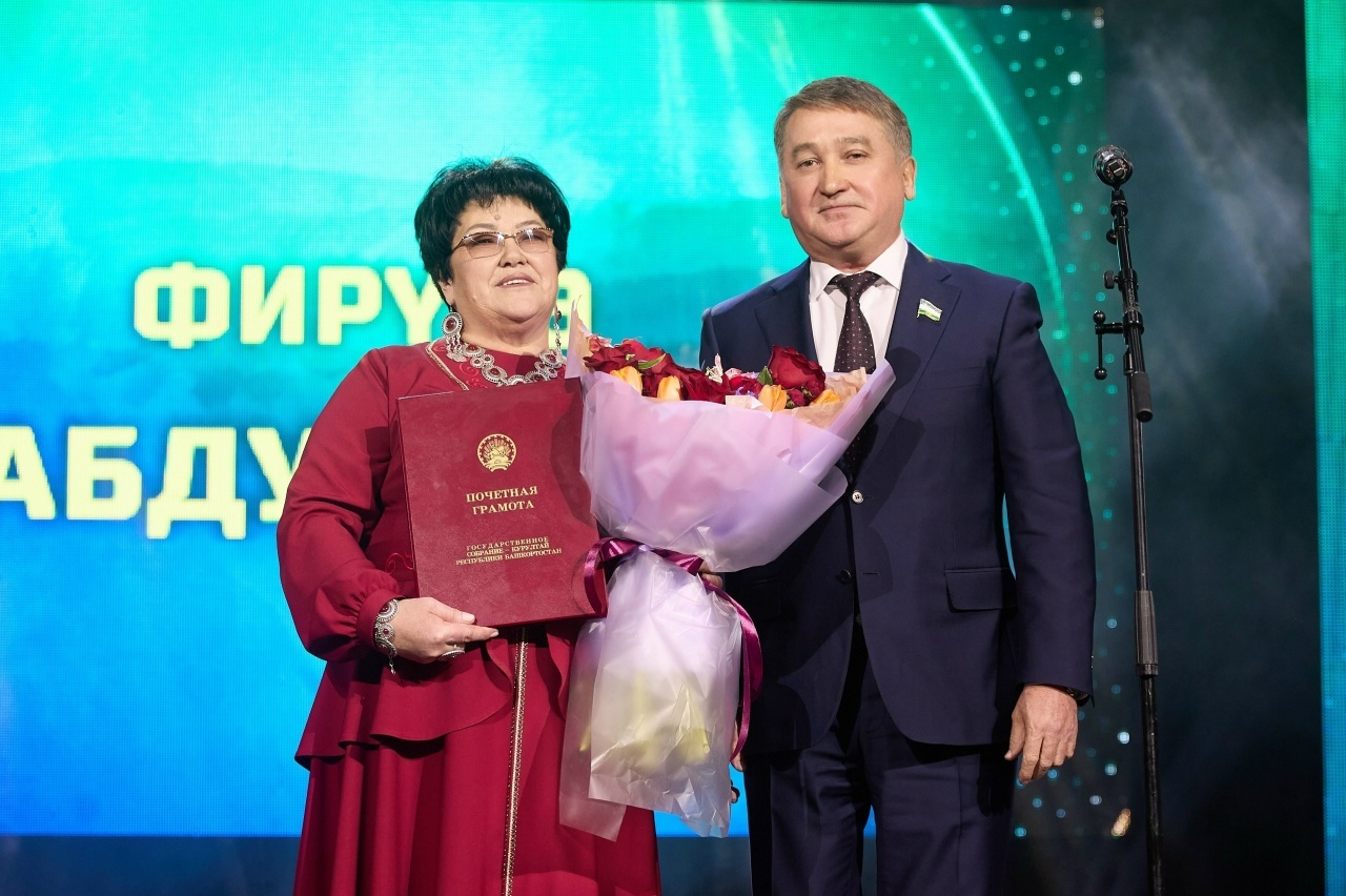 Һәр бер шиғыры йырлай