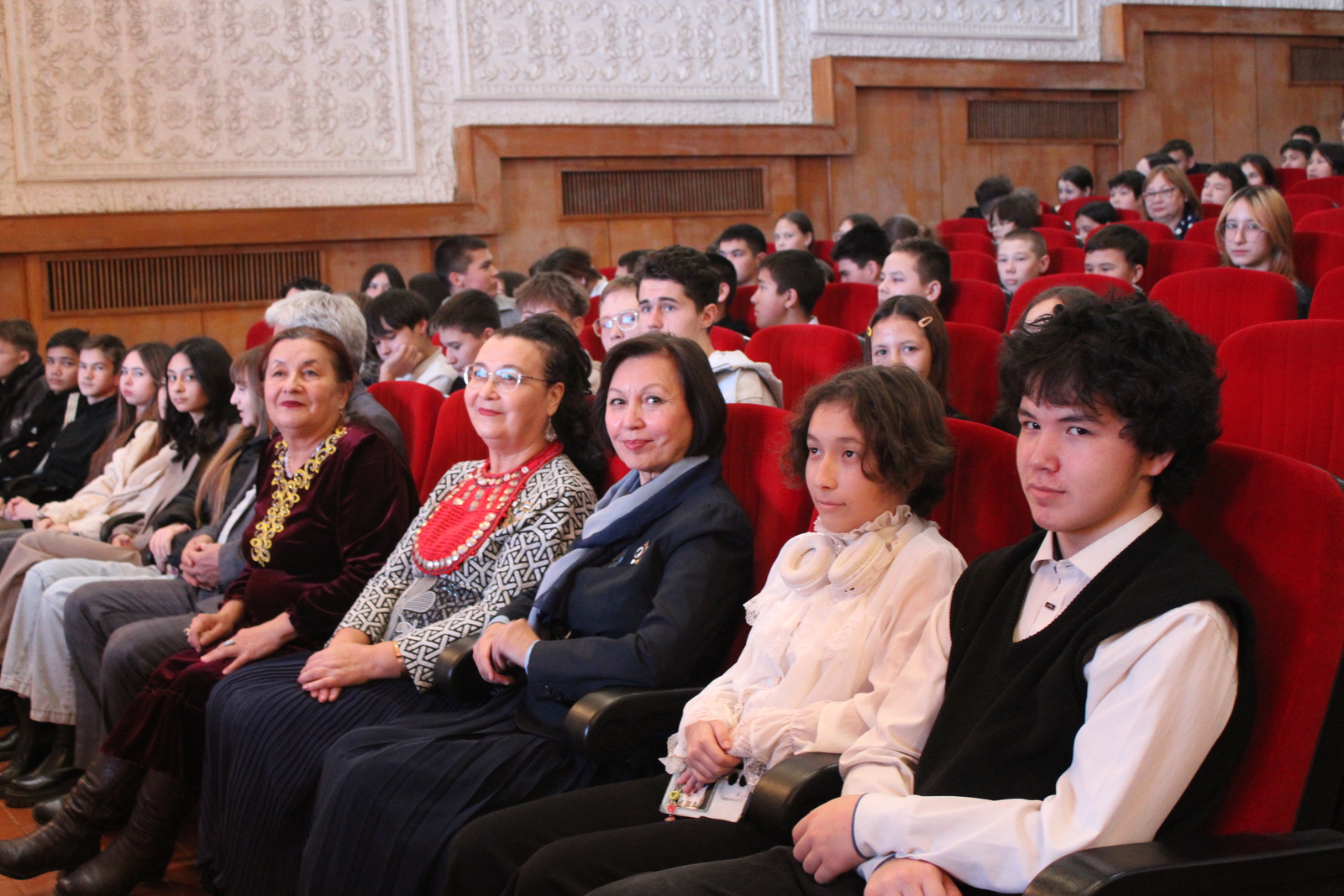 Яҙыусылар - Ҡырмыҫҡалыла!