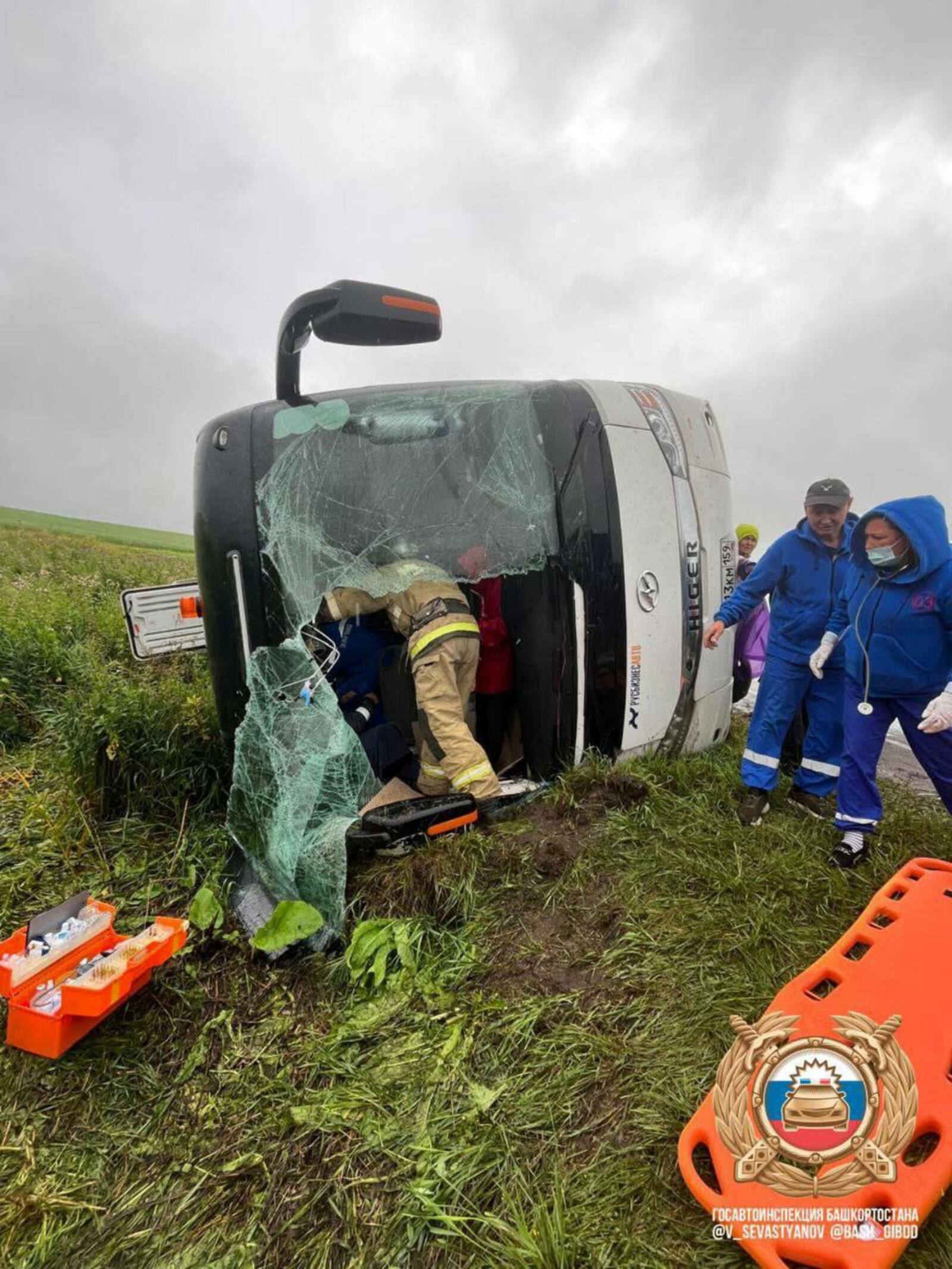 Автобус түңкәрелгән: 26 кеше йәрәхәтләнгән