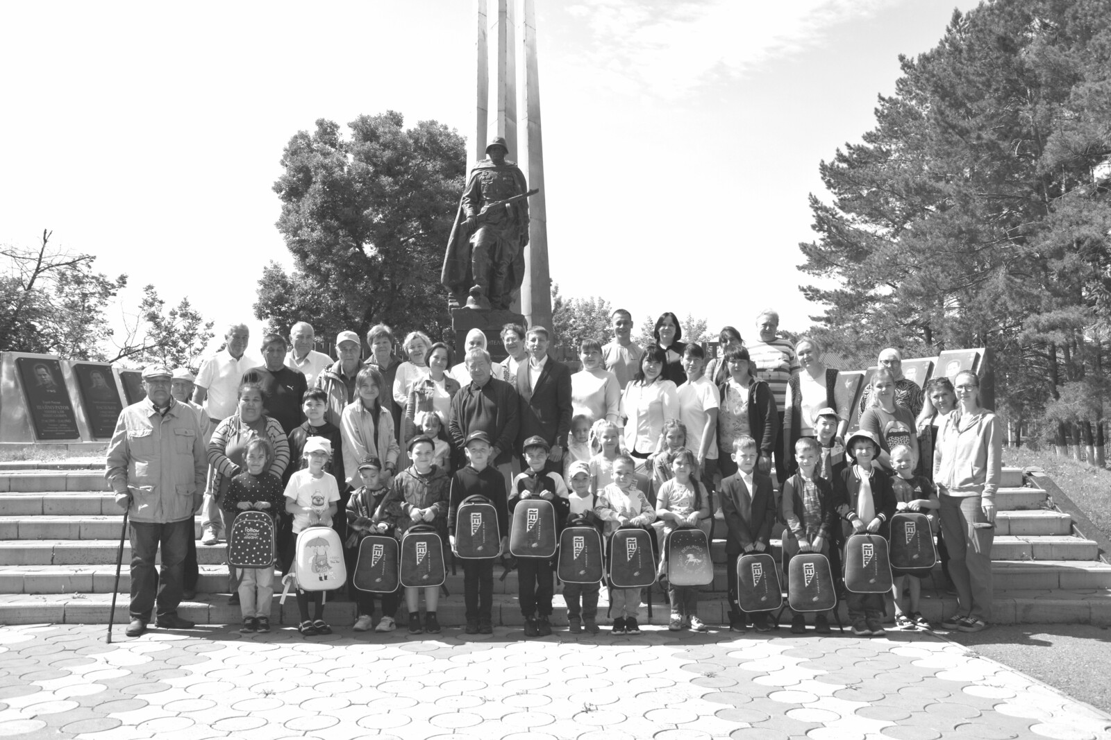 Портфелдәр тапшырҙылар